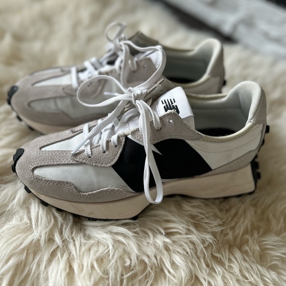 New Balance 327 - Picture 3 of 5